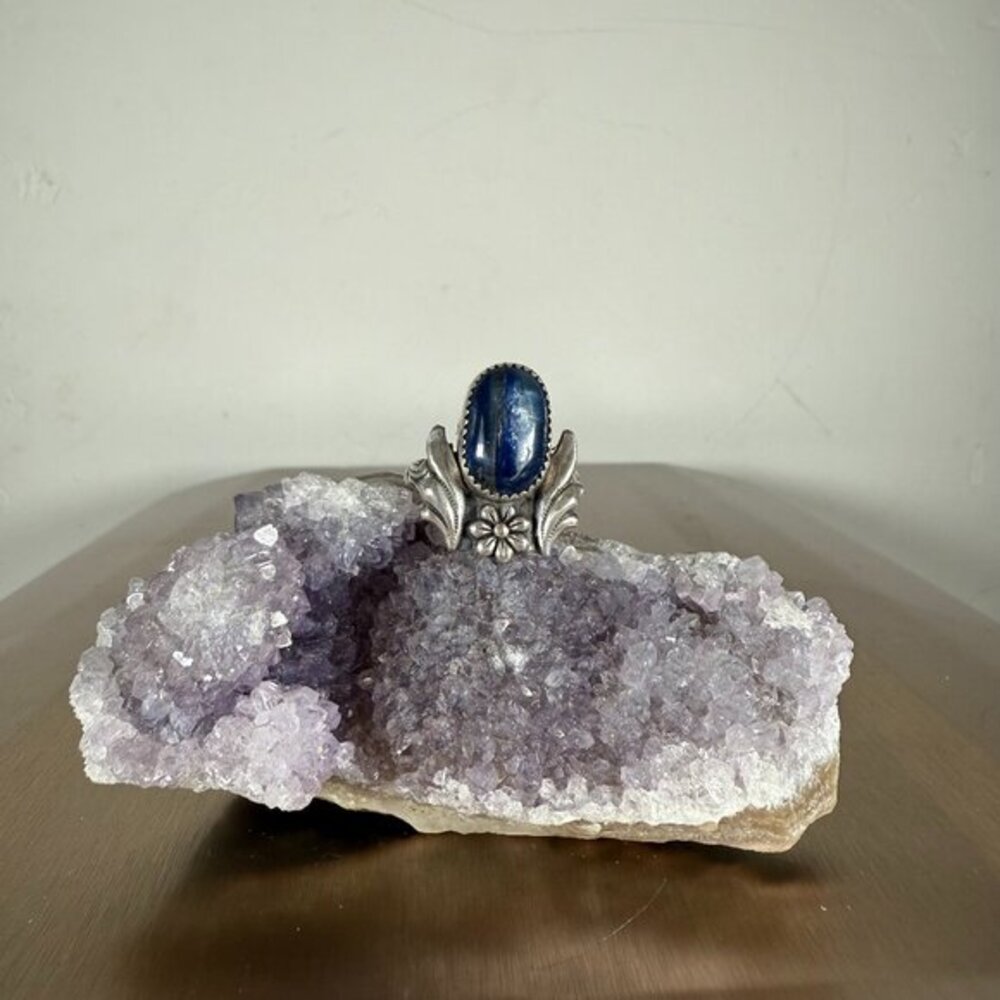 Sterling Silver Ring with Blue Kyanite Oval Gemstone Elegant Jewelry Size 6.5
